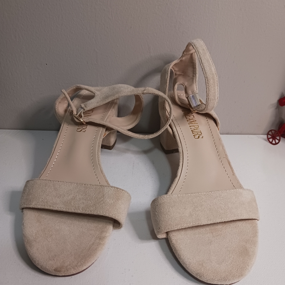 Women's dream pair Carnival Creme open-toed block Hill ankle strap sandal, size